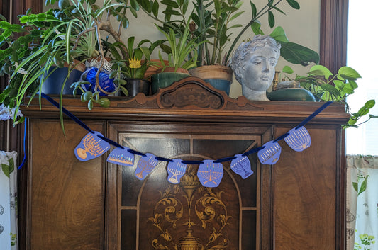 Make your own Chanukah Garland! 8 Menorahs garland DIY